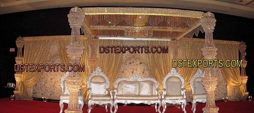 WEDDING CRYSTAL PILLARS STAGE