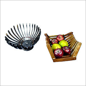 लकड़ी के फलों की टोकरी