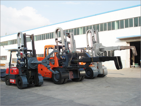 Forklift Charging Manipulator