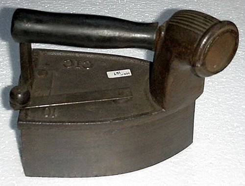 ANTIQUE IRON PRESS