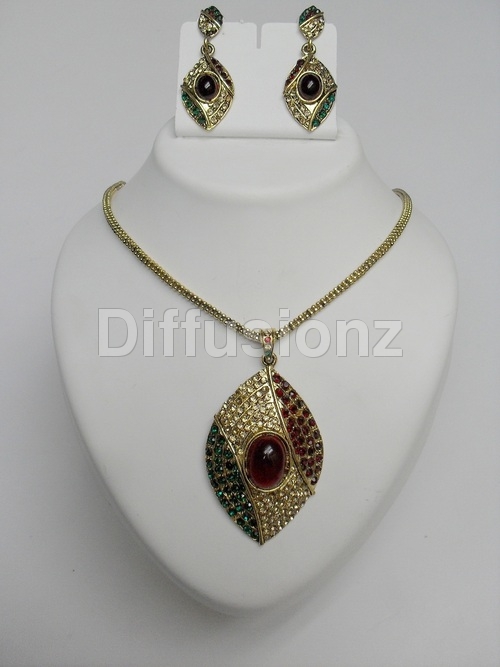 Neutral Diamond with turquoise stone