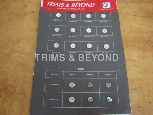 Four Holes Buttons