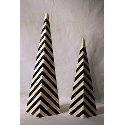 Black And White Horn Inlaid Pyramid Handicraft