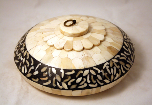 Camel Bone Painted Round Ash Tray