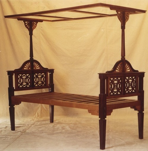TEAKWOOD / ROSEWOOD ARTS & CRAFTS STYLE BED