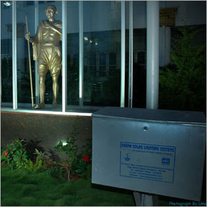 Solar LED Focusing Light