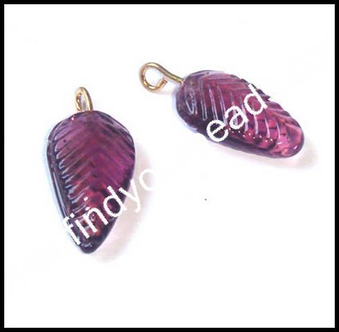 Pendants Beads - Glass, 15-20mm, Purple Leaf | Elegant Design, Durable, Versatile, Carved Finish