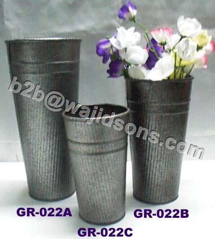 Zink Vase - Metal, Varied Sizes 11.43x11.43x20.32 to 15.24x15.24x33.02 inches, Gray | Elegant Design, Durable, Rustic Charm