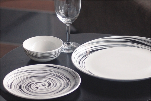 Urmi Dinnerware Set