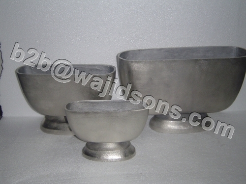 ALUMINIUM VASE
