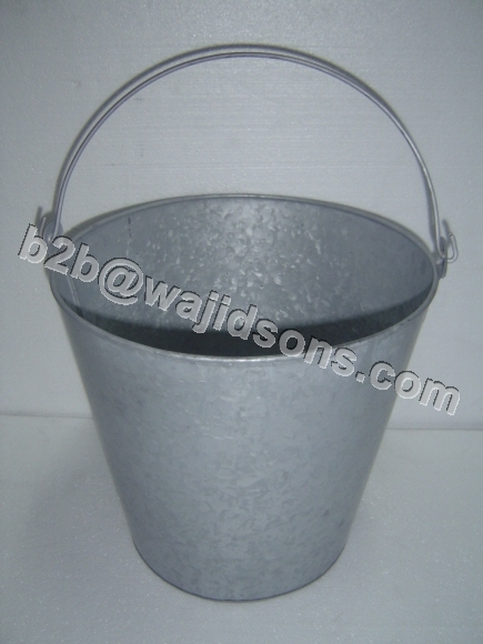 जस्ती धातु बाल्टी