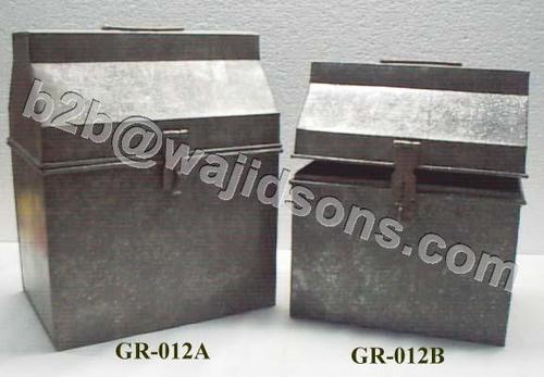 RECTANGLE COVERED BOX - Metal, 20.32x27.94x33.02 cm, Dark Gray | Durable Storage, Secure Clasp, Hinged Lid, Stylish Design, Versatile Use