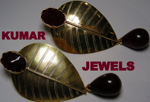 LEAF SHAPE MUGHAL EARRING IN RUBY