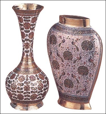 DECORATIVE BRASS ITEMS