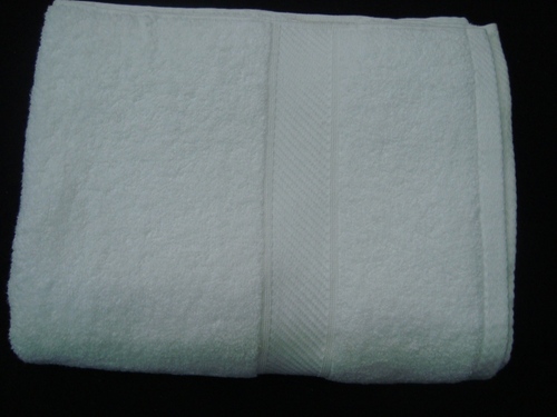 WHITE FANCY BATH TOWEL