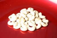 Processed Cashew Nuts - Food Grade, 0.1 Inch Size | White, Dried Variety, Packed For Freshness And Crunchiness, Rich In Minerals And Copper