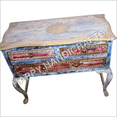 ANTIQUE WOODEN TABLE