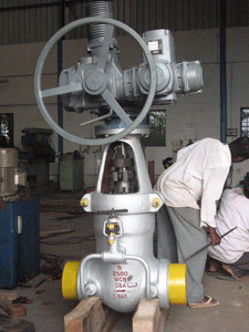 High Pressure Gate Valve 8" 2500# WCB (View 2)