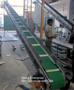 Inclined Belt Conveyor with Clit
