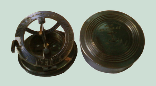 Box sundial compass