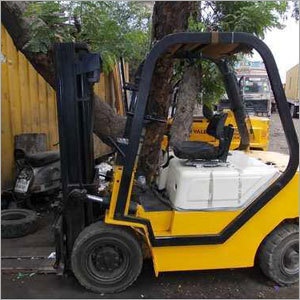Container Destuffing Forklifts Hairing