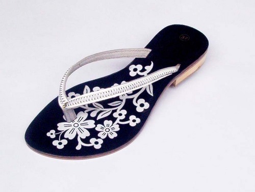 Ladies Leather Chappals