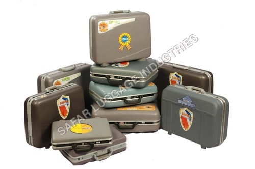 EXPORTER OF SUITCASES
