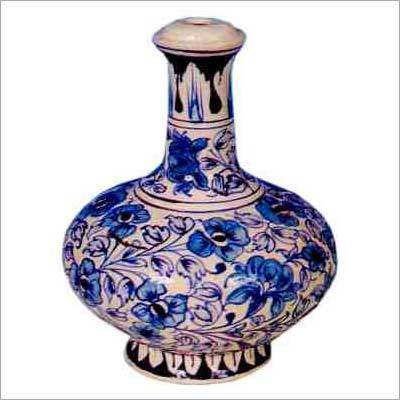 ब्लू पॉटरी फूलदान