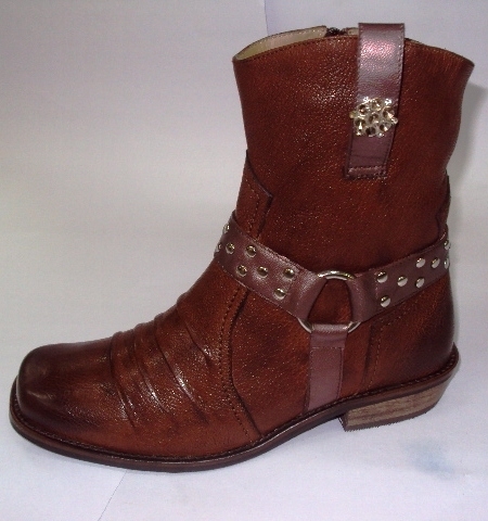 Narrow Ladies Boots