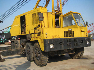 Lattice boom truckA Cranes