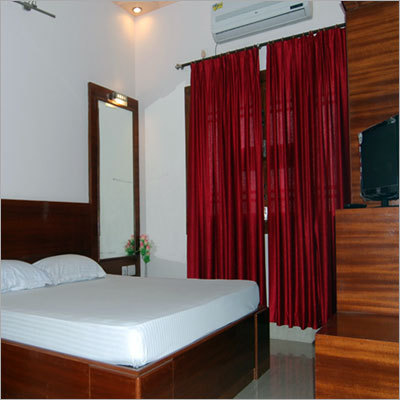 Hotel & Restaurant - Wood, Textile, 20-40sqm, Queen/King Bed | Air Conditioning, TV, Wi-Fi, Guest Comfort, Privacy