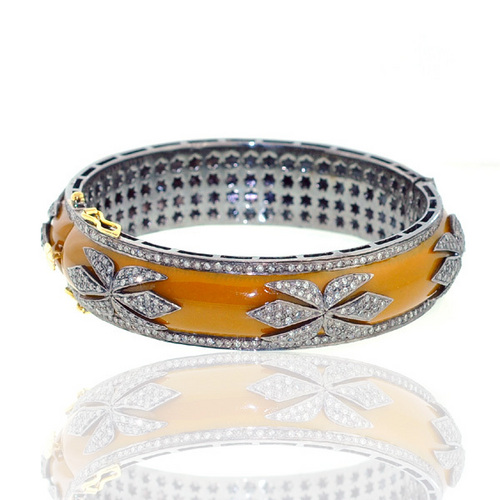 18k Gold Enamel Diamond Motiff Wedding Bangle