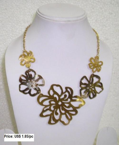 Flower Cut Necklace