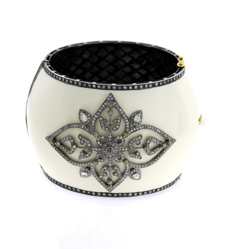 Antique Diamond Motif Wedding Gold Bangle