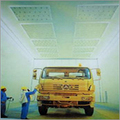 Liquid painting booth for heavy vehicles