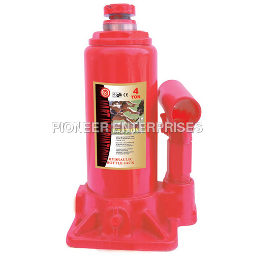 Hydraulic jacks with pump