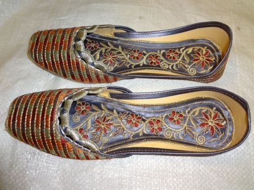 Ladies Punjabi Jutti - Leather Fabric, Brown, Slip-On | Handcrafted Embroidery, Durable, Stylish, Comfortable Fit