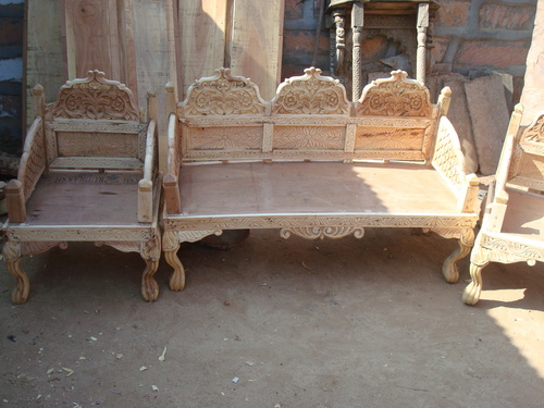 WOODEN ANTIQUE CRAFTED SOFA