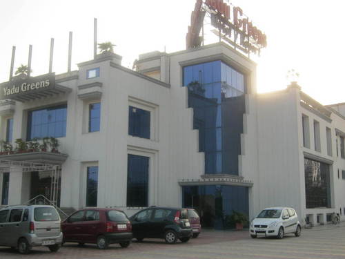 Aluminum Wall Glazing Services