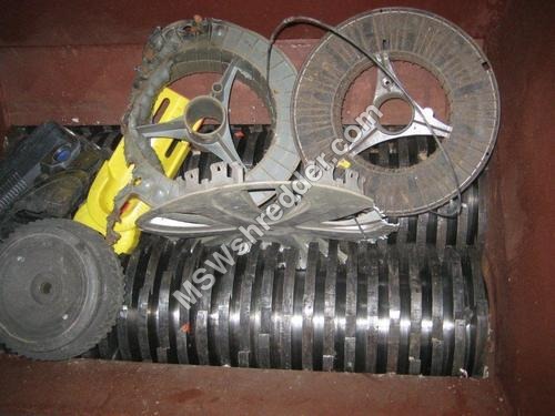 PLASTIC SHREDDER