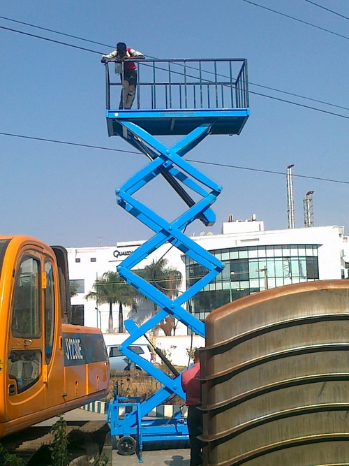 Battery Operating Scissor Lift