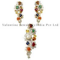 Navratna Pendant And Earrings Set In White Gold Gender: Women's