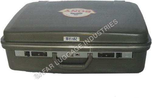 LUGGAGE SUITCASE