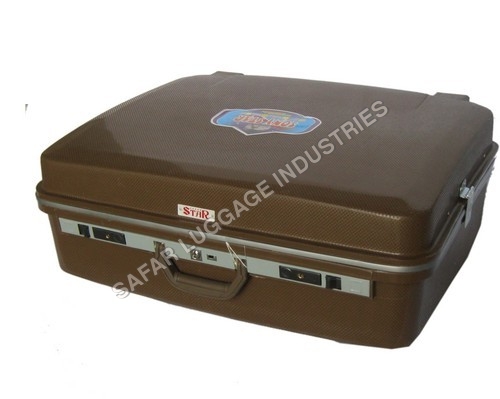 EXPORTER OF SUITCASES
