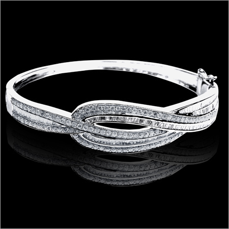 Gold Diamond Bracelet - 18 kt Yellow Gold, 2.65 ct Diamond, 17.18 g Net Weight | Elegant Luxury Adornment