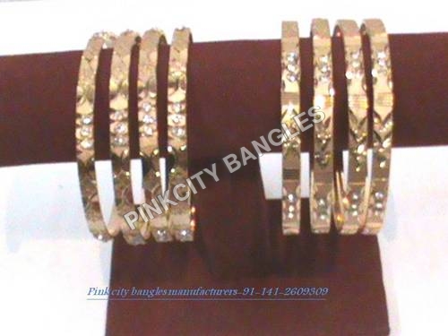 सोना मढ़वाया डिजाइनर चूड़ियाँ