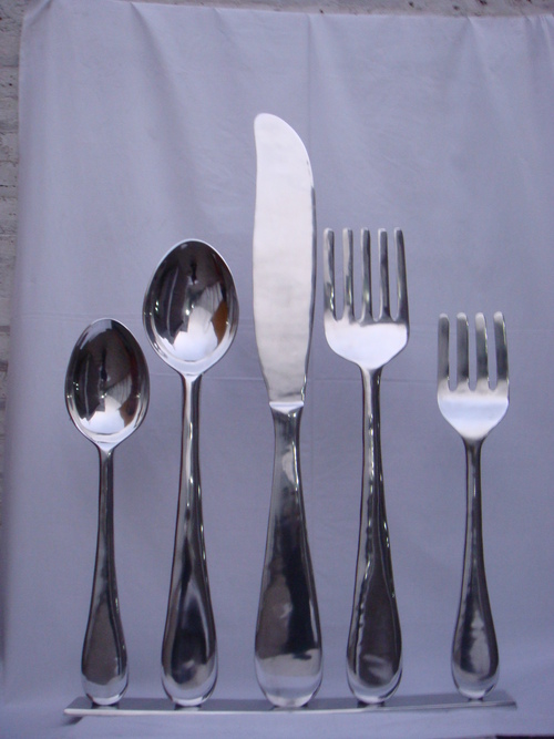Cutlery Set - Aluminum 25x10x2cm, Set of Four | Durable Material, Polished Mirror Finish, Classic Handle Design