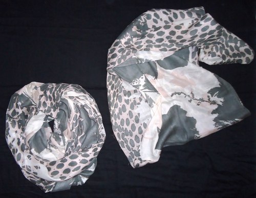 Tubular woven printed scarf