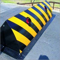 Hydraulic Road Blocker - Steel, Customizable Dimensions | Electro-hydraulic Control System, Yellow And Black Finish, 5 Seconds Operating Time, 20 Tonnes Weight