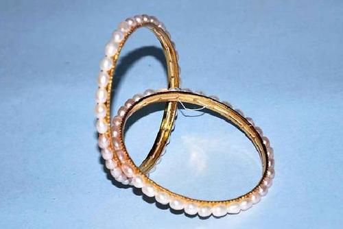 Seashell Bangles - Seashell Material, Variable Diameter, White | Elegant Design, Durable, Lightweight, Comfortable Fit, Handcrafted, Unique Style